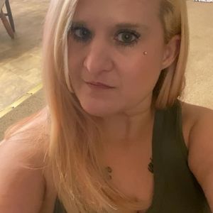 Meet your Posher, Lois